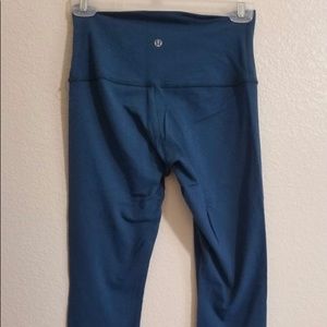Blue/dark teal Lululemon Wunder Under leggings